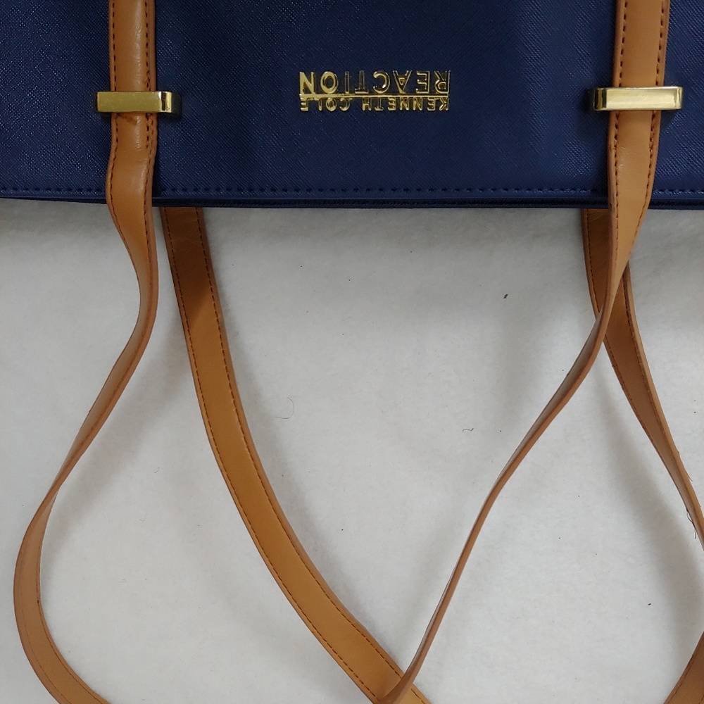 Highly Fashionable Kenneth Cole Purse! - Picture 8 of 8